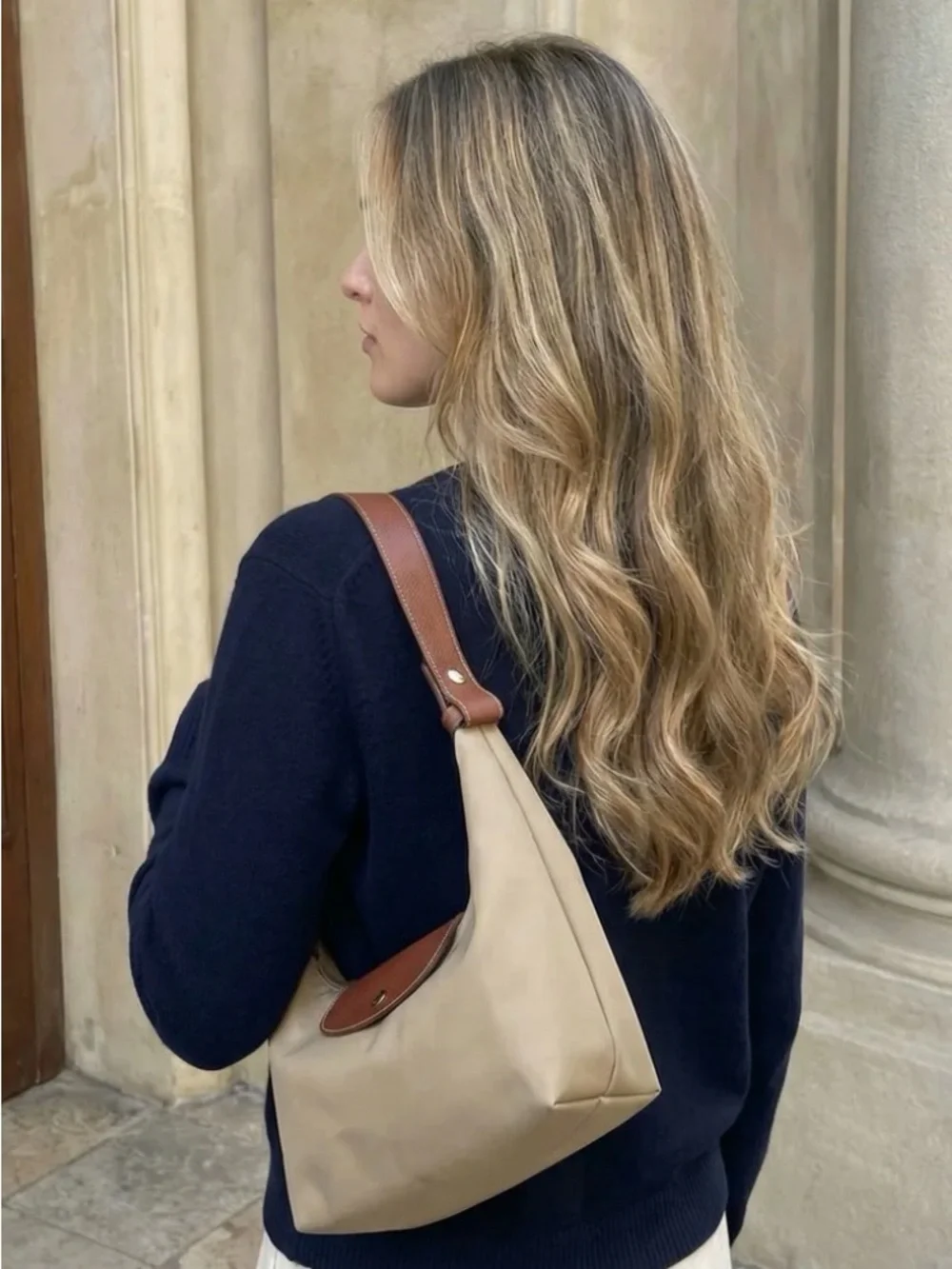ISAVIE Lena Crescent Bag - Picture 3 of 4